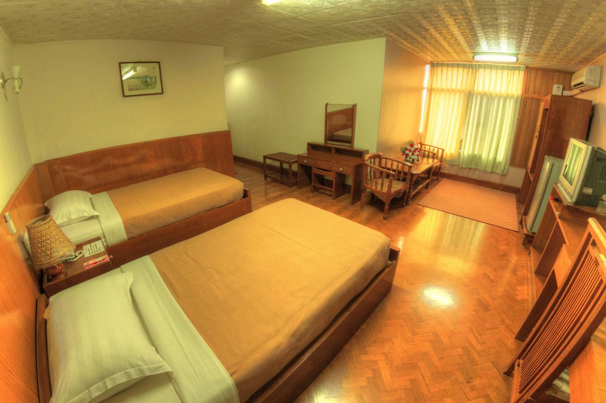 מנדלאי Nadi Myanmar Hotel מראה חיצוני תמונה